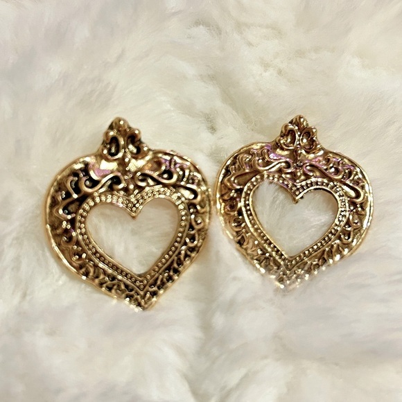 None Jewelry - Elegant Gold tone Heart Earrings
